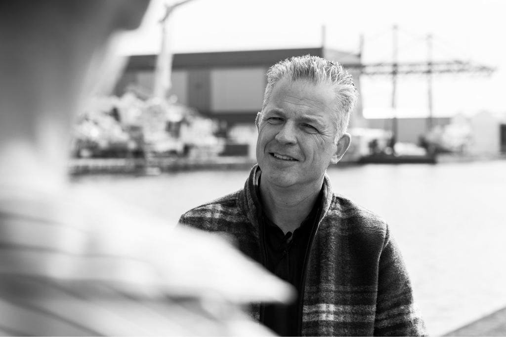 Edser Knol bij de haven